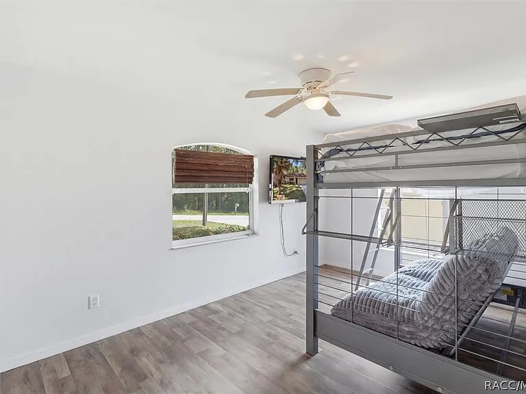 3220 E Rogers St — Photo 14