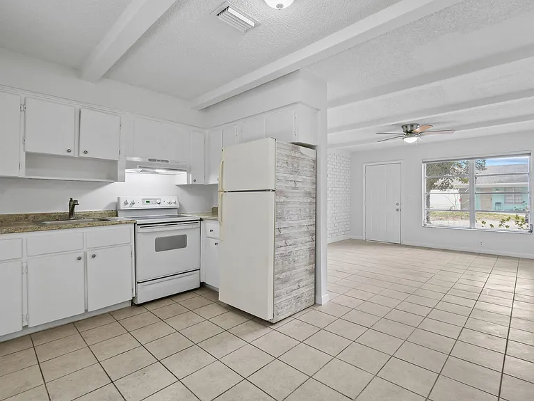 8401 SE Sunset St — Photo 9
