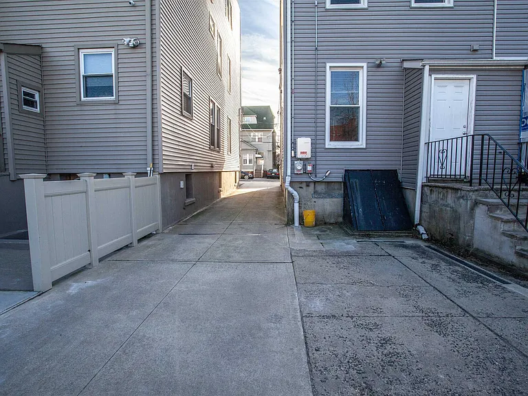 18 Howard Pl #1 — Photo 23