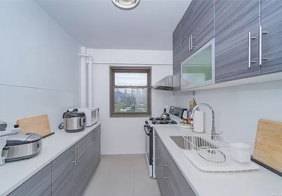 3rd image of 21-85 34th Ave APT 15A