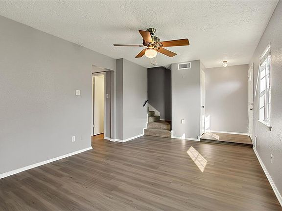 3rd image of 4028 Laura Leigh Ln