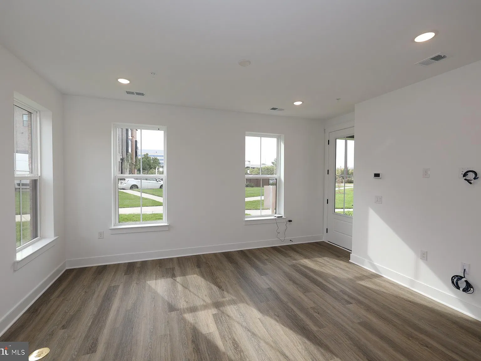 3 bed, 2.5 bath, 1618 sqft, $3,250 — Photo 3