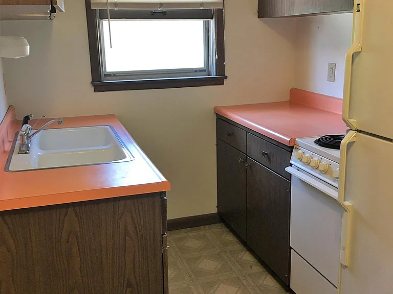 1001 Oakcrest St — Photo 4