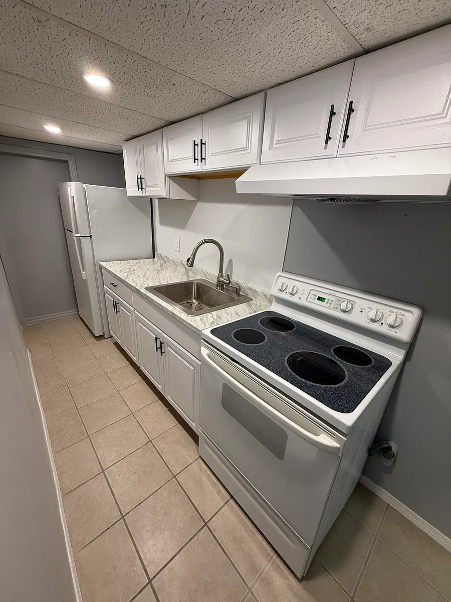 Building Photo - 183 Byfield St #R