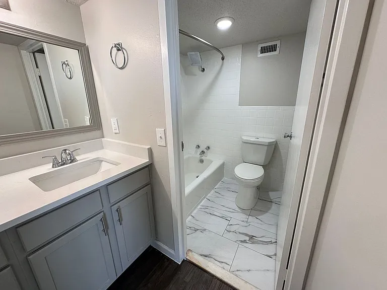 The Regency Apartments — Photo 155