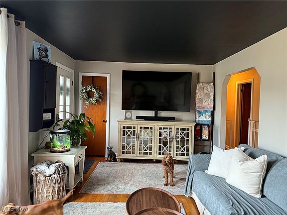 3rd image of 4646 Waseka Ln