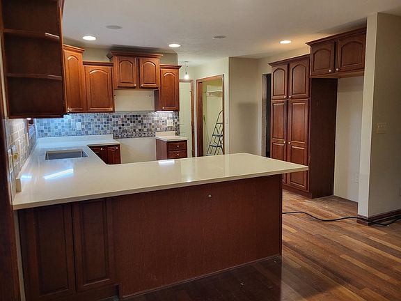 2nd image of E1400 Stratton Lake Rd