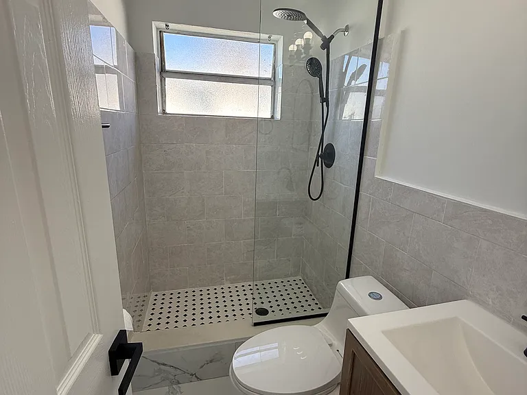 1225 NW 2nd St #1 — Photo 8