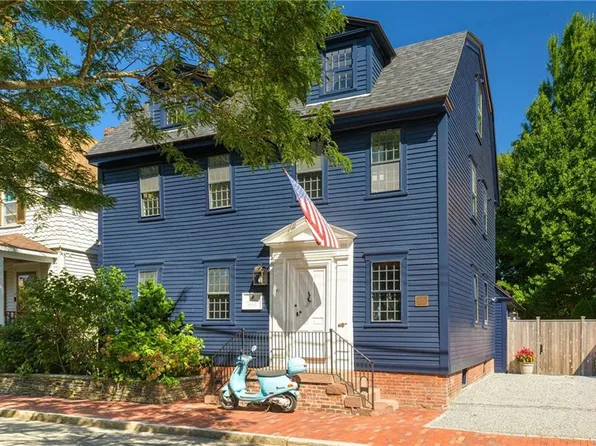 81 2nd St, Newport, RI 02840