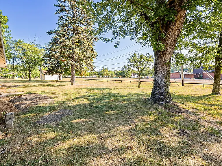 20862 Kenwood St — Photo 34