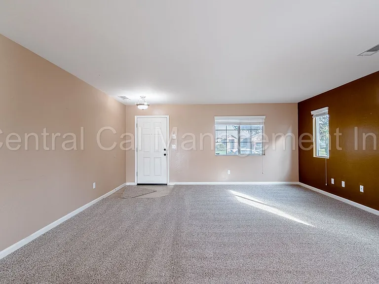 11723 Holabird Ave — Photo 5