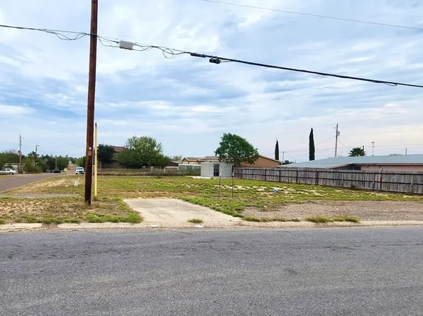 1602 Zapata Ave, Zapata, TX 78076