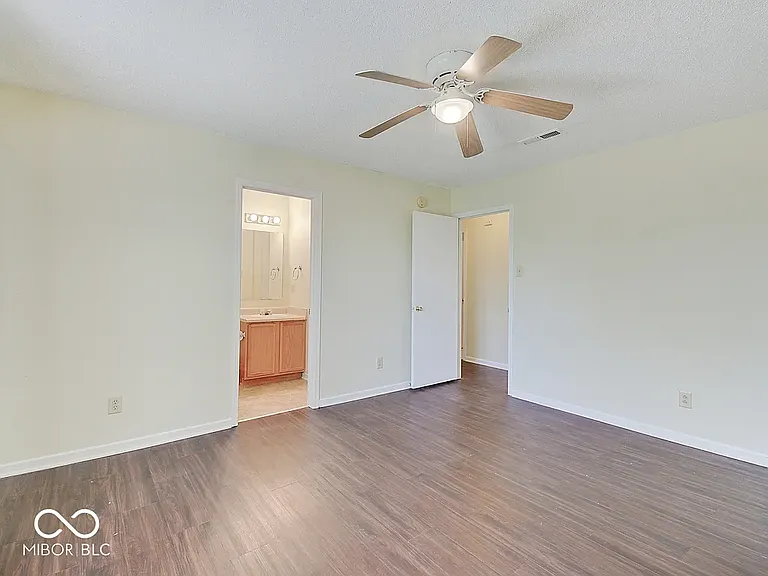 2372 Summerwood Ln — Photo 12