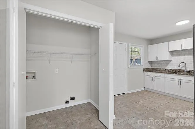3 bed, 1255 sqft, $2,000 — Photo 2