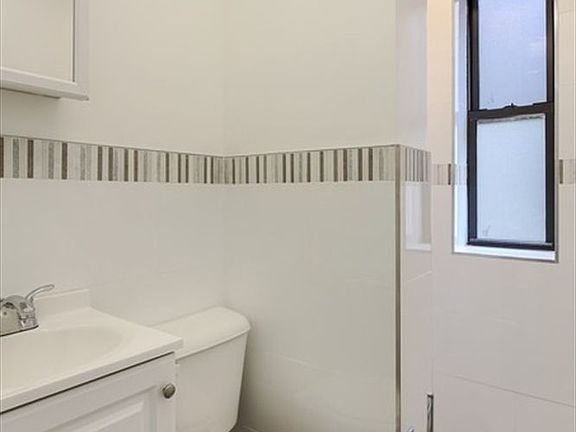 4th image of 314 E 78th St APT 16