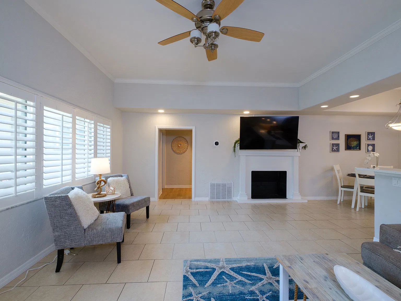5 bed, 2360 sqft, $6,400 — Photo 4