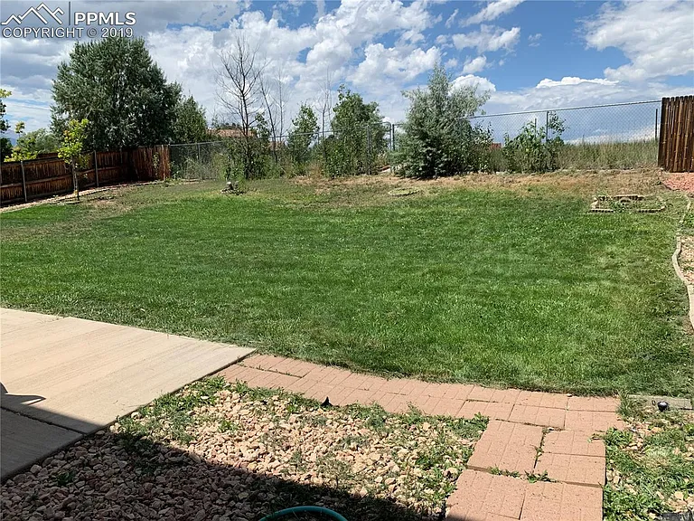 8228 Firethorn Dr — Photo 9