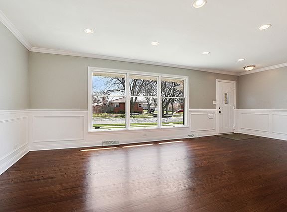 4th image of 16720 Dobson Ave