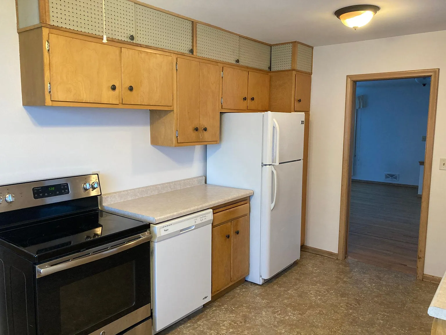 3 bed, 1600 sqft, $2,300 — Photo 3