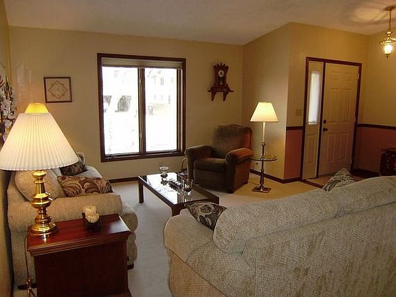 3rd image of 2220 Yorkshire Dr
