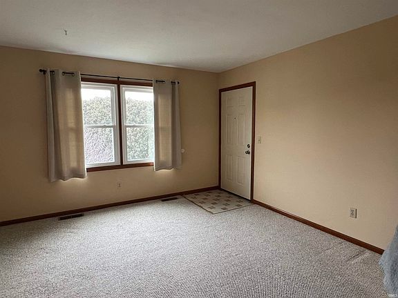 2nd image of 1115D Court Ln