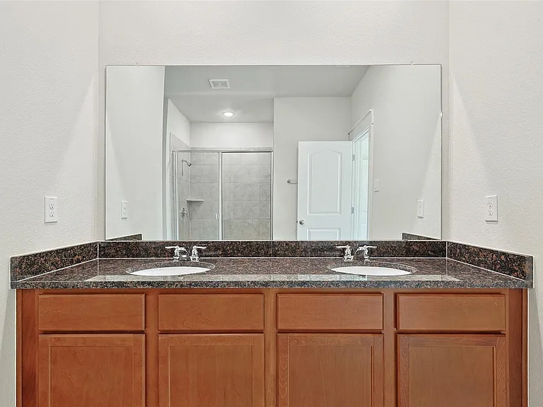 623 Russell Dr — Photo 15