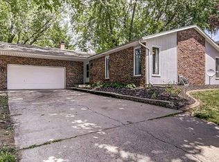 22 Hyde Park Pl, Springfield, IL 62703