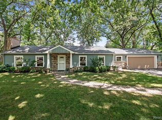 2580 S Christian Hills Dr, Rochester Hills, MI 48309