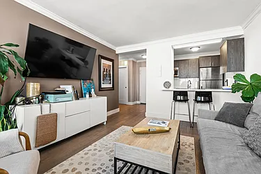 100 Manhattan Avenue