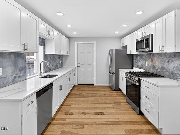 5th image of 2321 10th Avenue