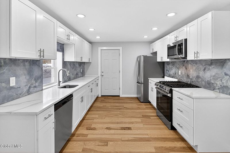 5th image of 2321 10th Avenue