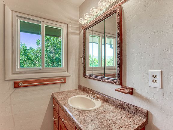 4th image of 217 E Countryside Cir