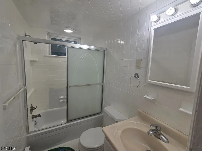2 bed, 1.0 bath, $2,000 — Photo 2