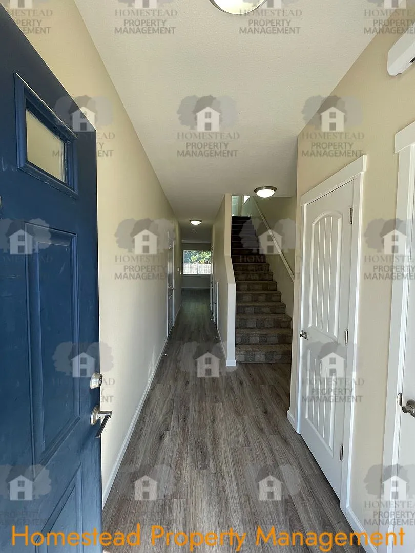 3 bed, 2.5 bath, 1380 sqft, $2,000 — Photo 2