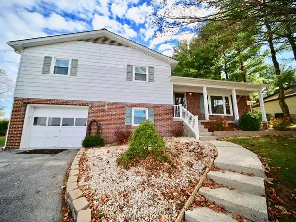 613 Cardinal St, Bluefield, VA 24605