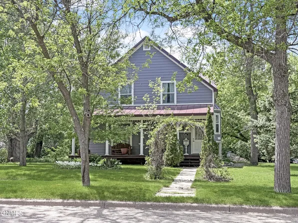 387 7th Ave N, Carrington, ND 58421