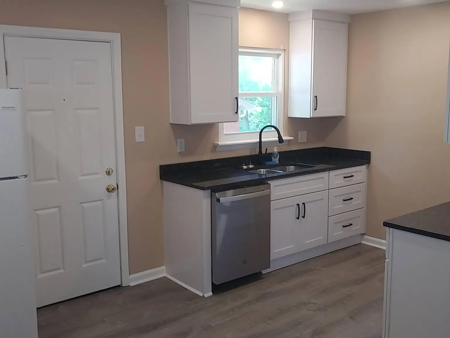 2 bed, 925 sqft, $1,545 — Photo 3