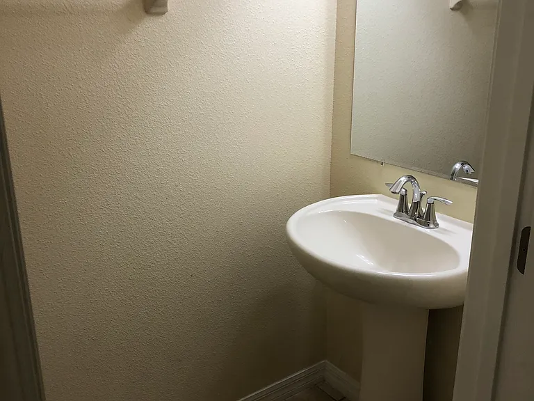 2750 Hampton Green Ln — Photo 6