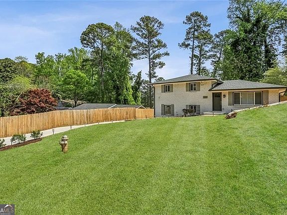5th image of 1888 La Mesa Ln