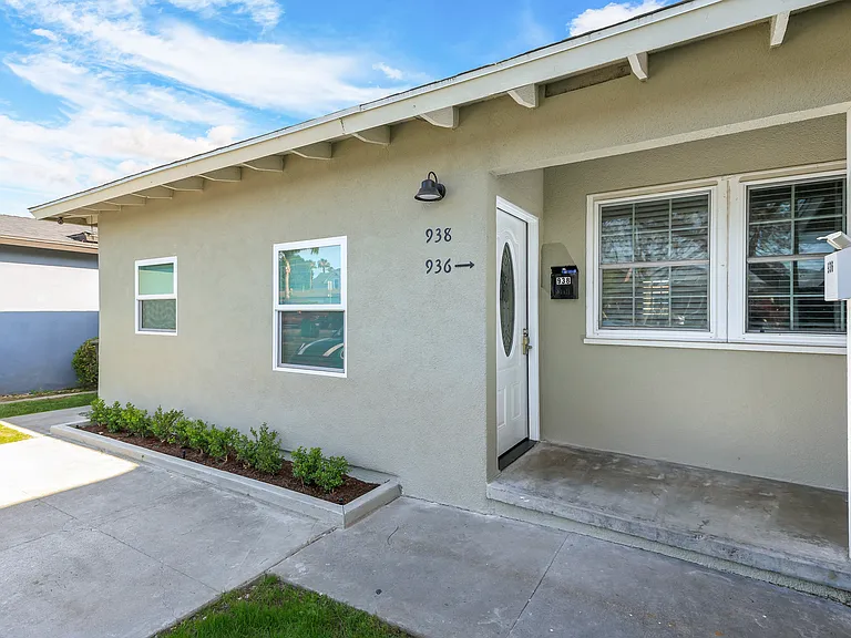 938 W Acacia Ave — Photo 10