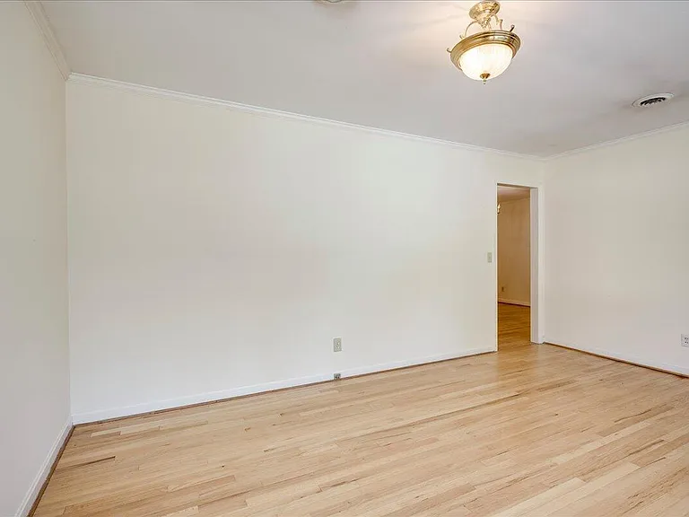552 Whitehead Dr — Photo 3