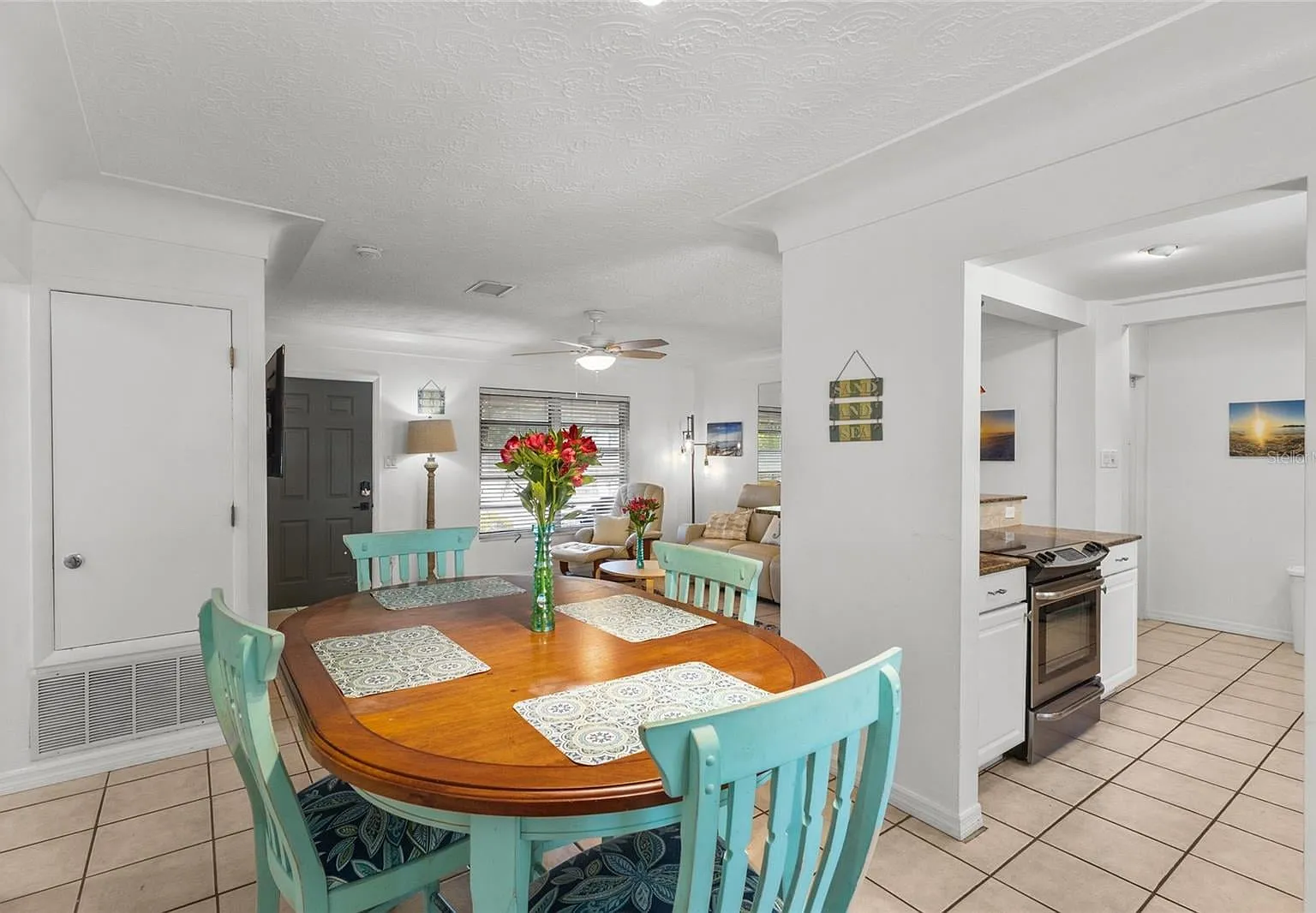3 bed, 1376 sqft, $2,650 — Photo 4