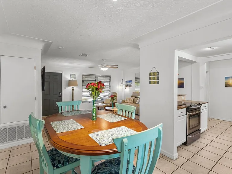 2082 Orchid St — Photo 4