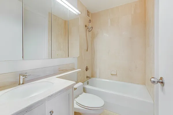 Sold by Nest Seekers International | media 12