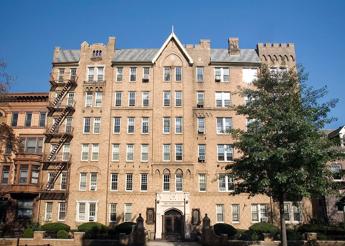 Photo 1 of 15 - 3135 Crescent St #3H - Astoria, NY Primary Photo - 3135 Crescent St #3H