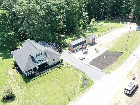 2nd image of 595 Woodlawn Ave