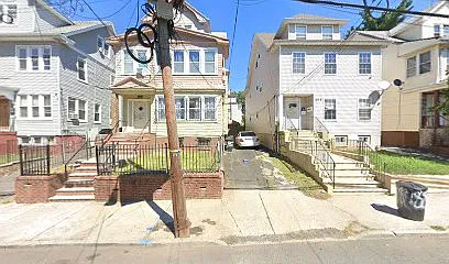 192-194 Shephard Ave #2 — Photo 2