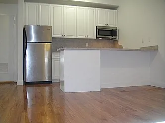 Rented by Robyn Lee, LREB