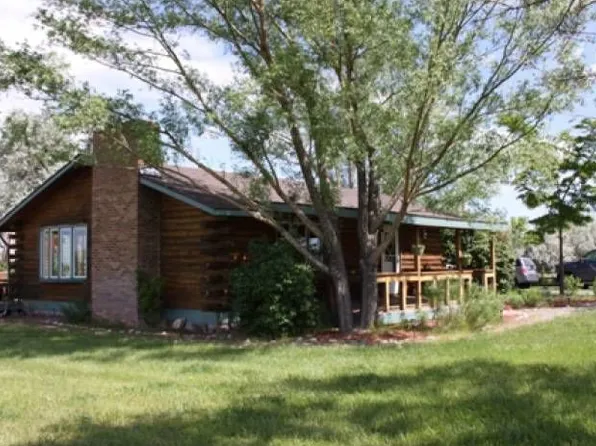 392 Paradise Valley Rd, Riverton, WY 82501