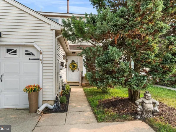 107 River Bank Dr, Roebling, NJ 08554